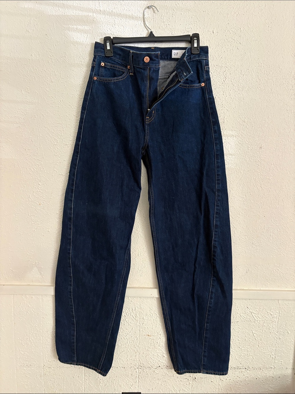 GAP women  Navy Relaxed barrel cut  Jeans